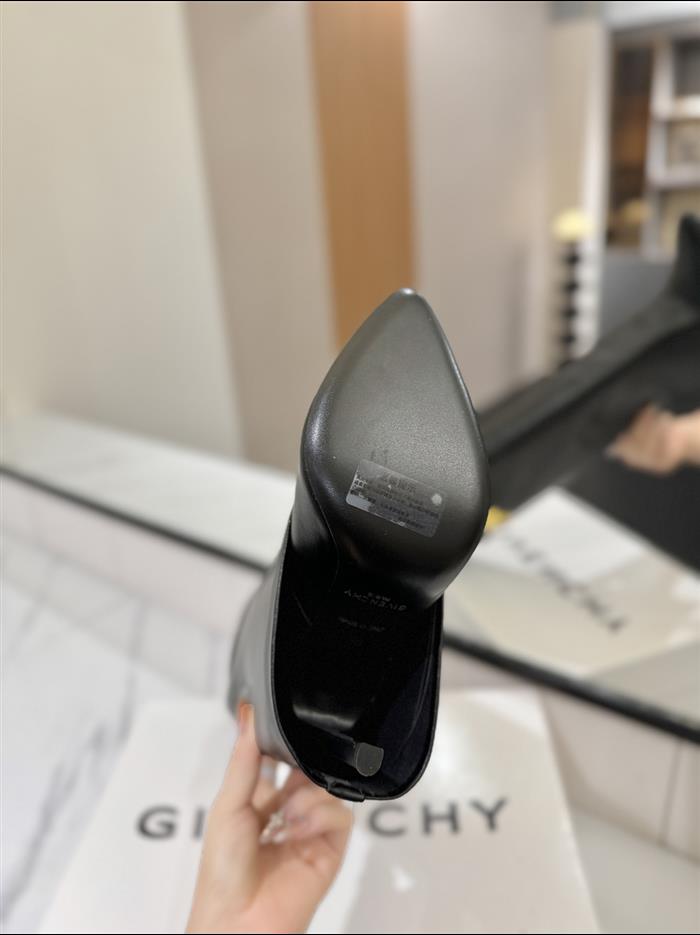 20251128174450932 590